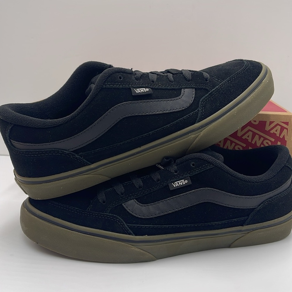 Vans Women’s Bearcat
Black/Dark Gum
VN000DT239L
Sneakers - Picture 15 of 16